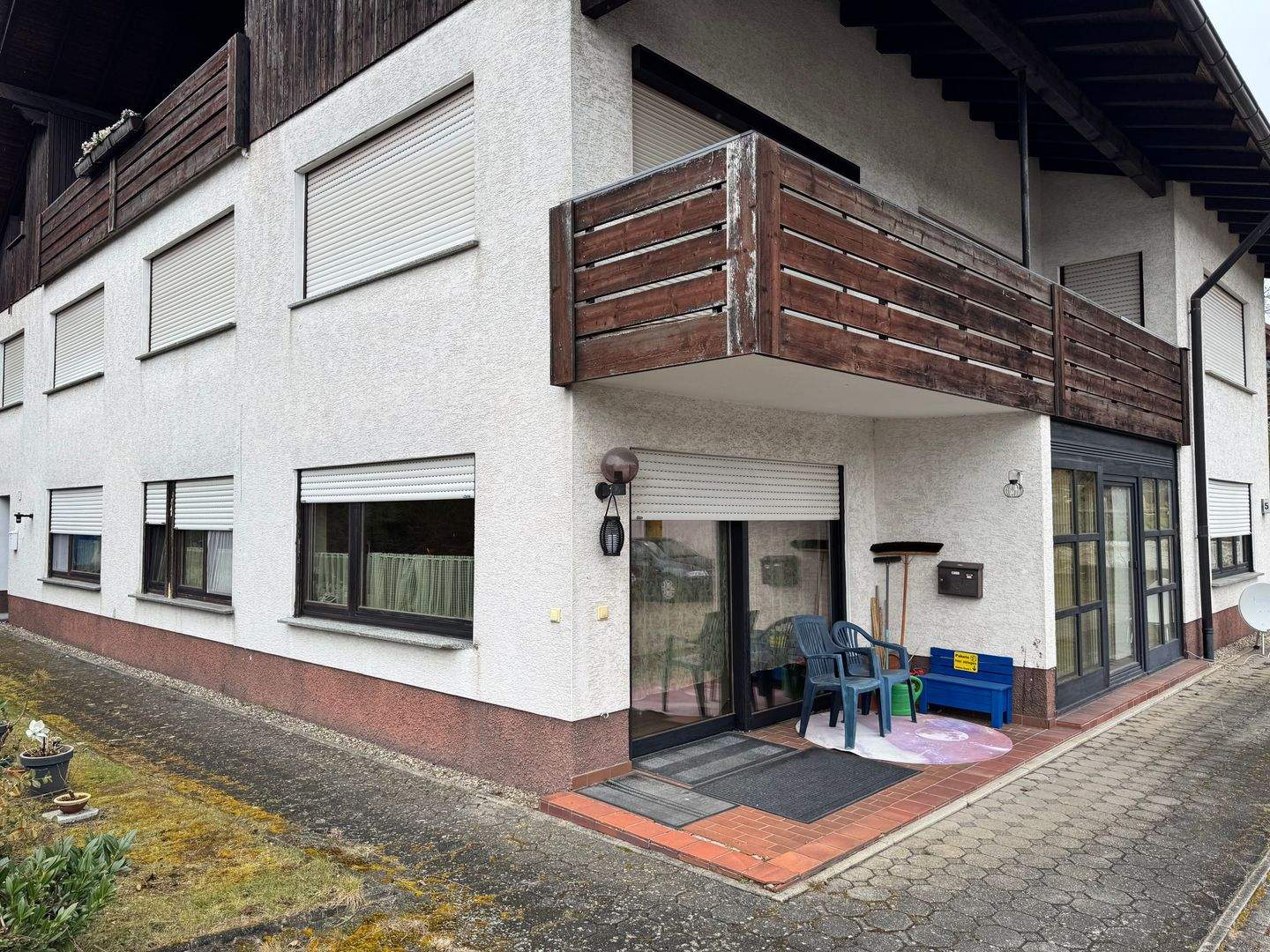 Immobilie in Bad Zwesten - Wohnraum mit Substanz und Potenzial - MFH mit 7 Wohneinheiten, großem Grundstück und Garage - Bild 2