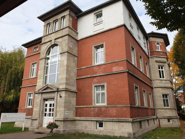 Wohnung zur Miete 315 € 2 Zimmer 41 m² 2. Geschoss frei ab 01.10.2025 Rohrer Str. 2 Meiningen 98617