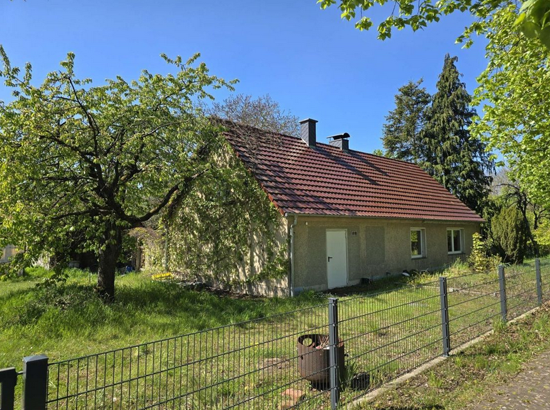 Einfamilienhaus zum Kauf provisionsfrei 230.000 € 8 Zimmer 125 m²<br/>Wohnfläche 4.838 m²<br/>Grundstück Dorfstraße 15 Alt Lutterow Alt-Lutterow 16837