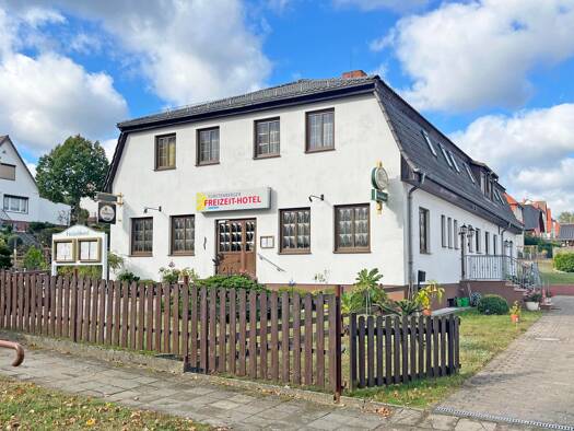 Hotel zum Kauf 999.000 € 12 Zimmer 300 m² Gastrofläche 1.495 m² Grundstück Fürstenberg/Havel Fürstenberg/Havel 16798