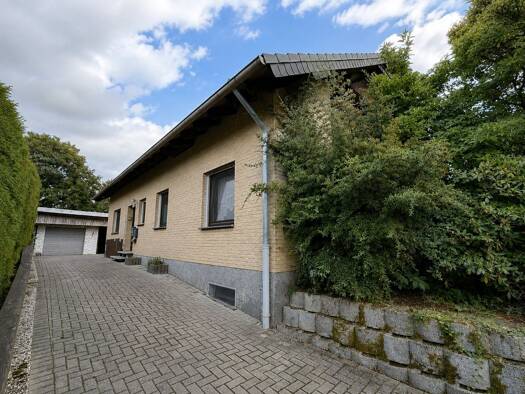 Einfamilienhaus zum Kauf 339.000 € 8 Zimmer 220 m² 950 m² Grundstück Asmissen Extertal 32699