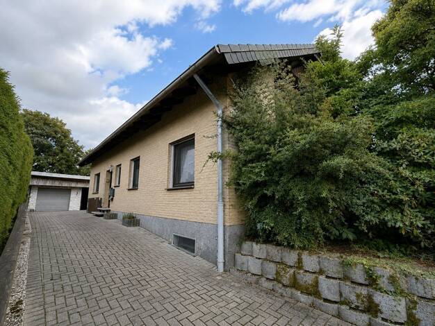 Einfamilienhaus zum Kauf 339.000 € 8 Zimmer 220 m² 950 m² Grundstück Asmissen Extertal 32699