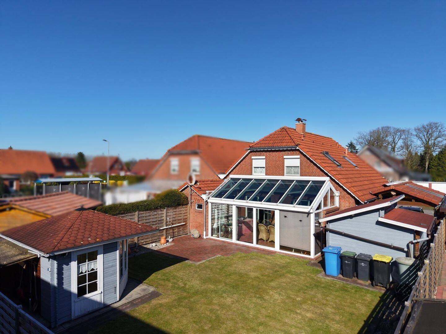 Immobilie in Upgant-Schott - IHR NEUES ZUHAUSE: VIELSEITIGE HAUSHÄLFTE MIT WINTERGARTEN, TERRASSE UND CARPORT - Bild 2