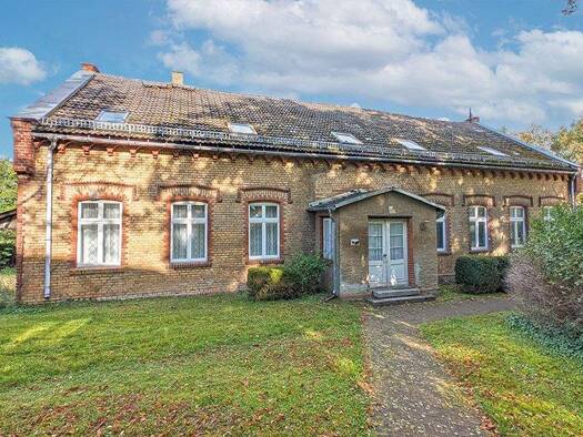 Einfamilienhaus zum Kauf 75.000 € 11 Zimmer 509 m² 3.399 m² Grundstück Dorfstraße 1 Lübbenow Uckerland 17337