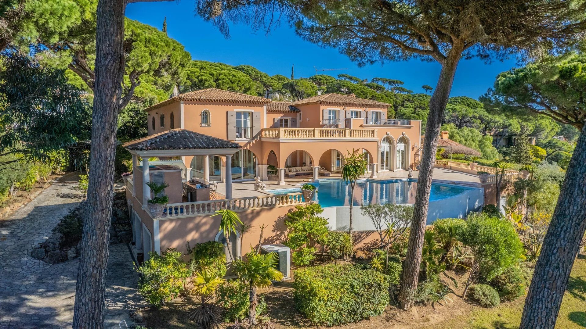 Villa zum Kauf provisionsfrei 5.500.000 € 10 Zimmer 560 m²<br/>Wohnfläche 3.000 m²<br/>Grundstück Ville-Les Saquedes-Le Bouillonnet Sainte-Maxime 83120