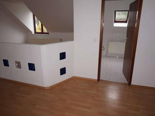 Studio zur Miete 167 € 1 Zimmer 28 m² 4. Geschoss frei ab 01.05.2026 Hainstr. 93a Sonnenberg Chemnitz 09130