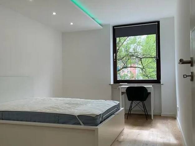 Wohnung zur Miete 795 € 5 Zimmer 15 m² Leopoldstraße 138 Schwabing-Freimann München 80804