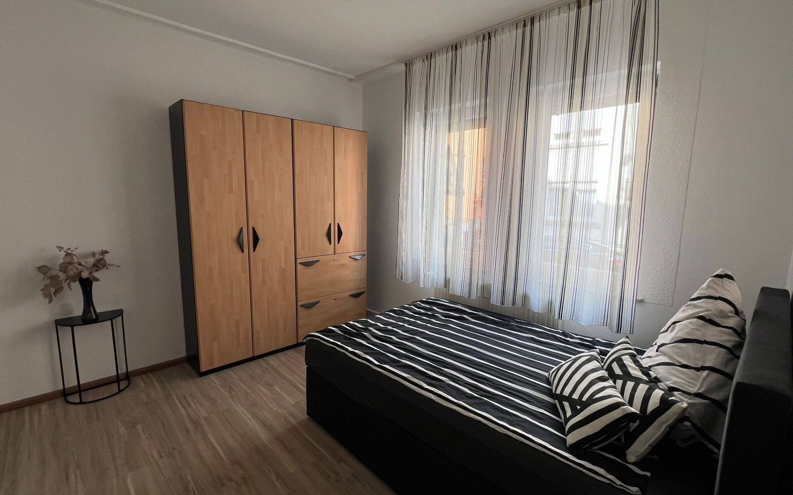 WG-Zimmer zur Miete Wohnen auf Zeit 690 € 16 m²<br/>Wohnfläche 31.03.2025<br/>Verfügbarkeit Kirchtalstraße 0 Zuffenhausen Stuttgart - Zuffenhausen 70435