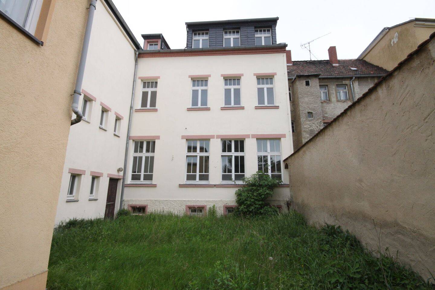 Immobilie in Leisnig - Denkmalgerecht modernisiertes Wohn-/Geschäftshaus im Stadtzentrum und mit Blick über Leisnig - Bild 2