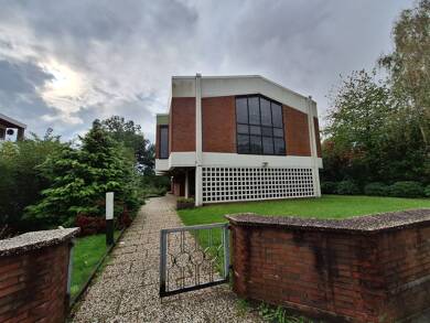 Haus zum Kauf 350.000 € 572 m² 1.284 m² Grundstück frei ab sofort Brake Brake 26919