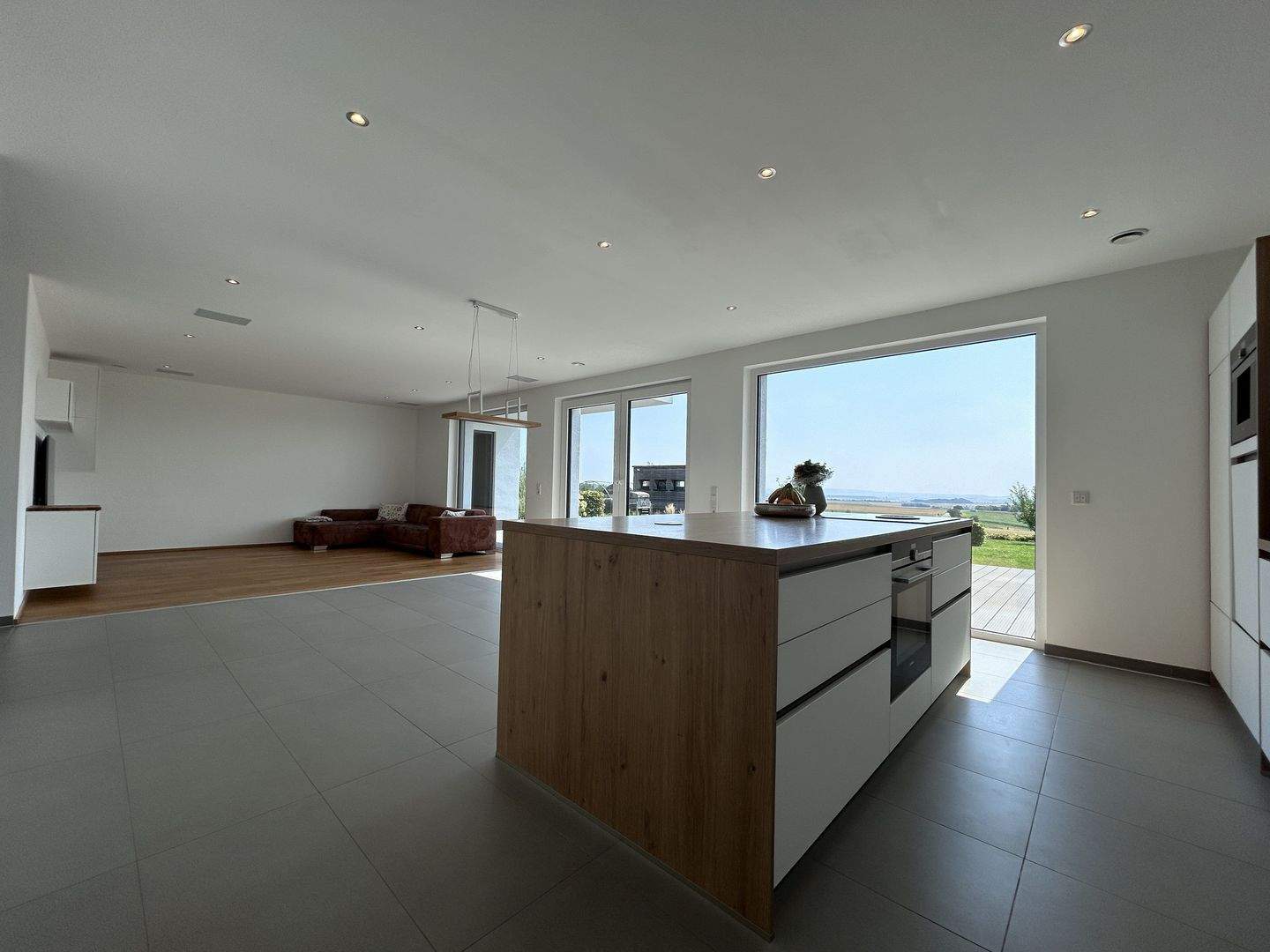 Immobilie in Niedenstein - Neuwertiges Ein- bis  Zwei-Familienhaus in sonniger Feldrandlage mit traumhaftem Ausblick - Bild 4