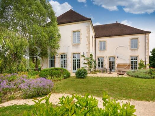 Haus zum Kauf 2.200.000 € 400 m² 20.000 m² Grundstück Centre Ville Beaune 21200