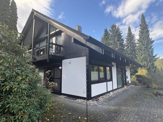 Einfamilienhaus zur Miete 1.900 € 5 Zimmer 200 m² 1.000 m² Grundstück frei ab 01.01.2026 Freiberg 09599