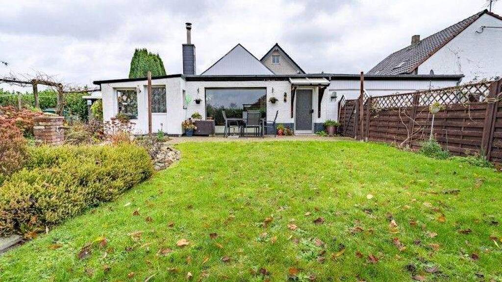 Immobilie in Schwalmtal - #Rechtsseitig angebautes Zweifamilienhaus in ländlichem Ambiente - Bild 2