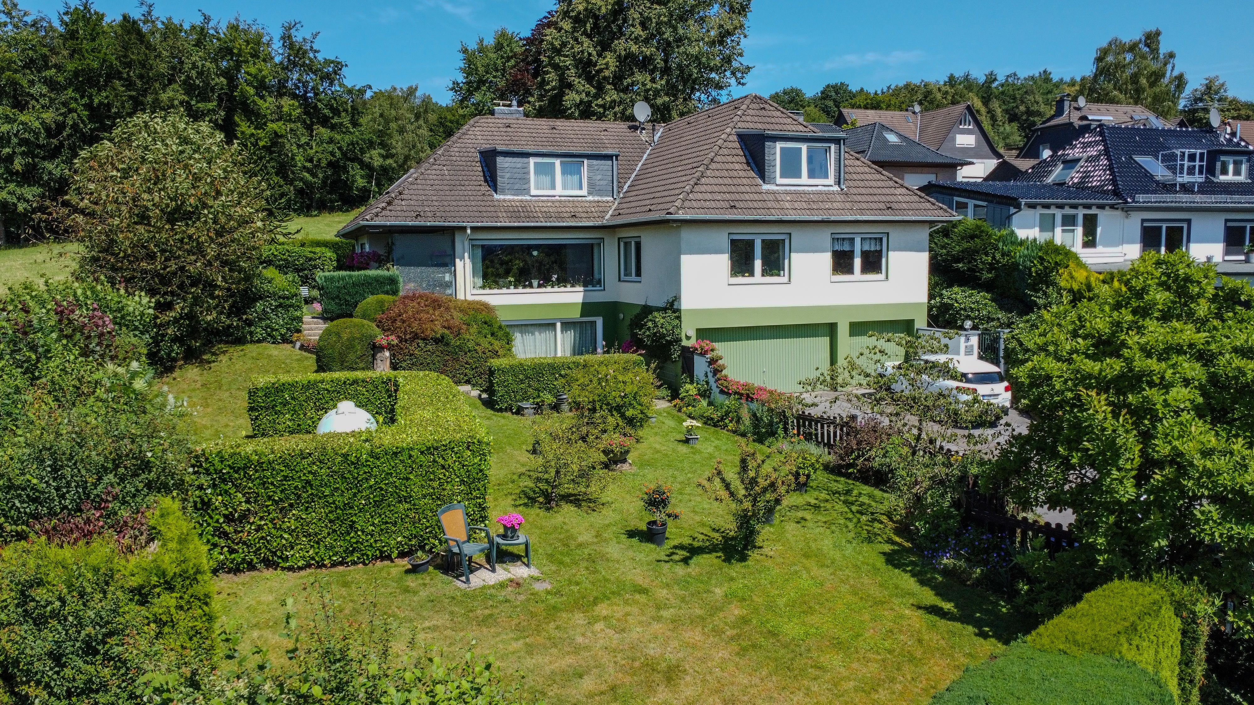 Mehrfamilienhaus zum Kauf 590.000 € 10 Zimmer 248 m²<br/>Wohnfläche 1.168 m²<br/>Grundstück Lüttringhausen - West Remscheid 42855