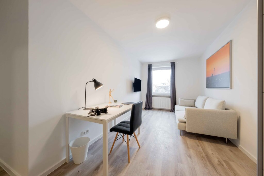 Wohnung zur Miete Wohnen auf Zeit 1.053 € 3 Zimmer 26 m²<br/>Wohnfläche 06.01.2025<br/>Verfügbarkeit Martin-Behaim-Straße 3 Land in Sonne München 81373