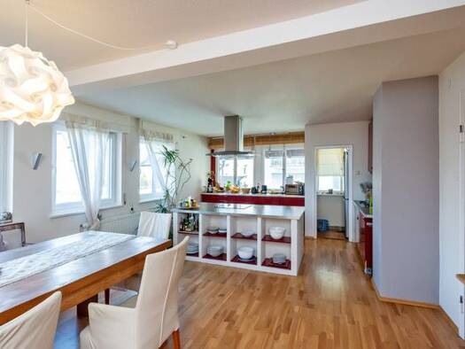 WG-Zimmer zur Miete 1.550 € 3,5 Zimmer 125 m² Geschoss 1/3 frei ab 01.05.2026 Obertürkheim Stuttgart 70329