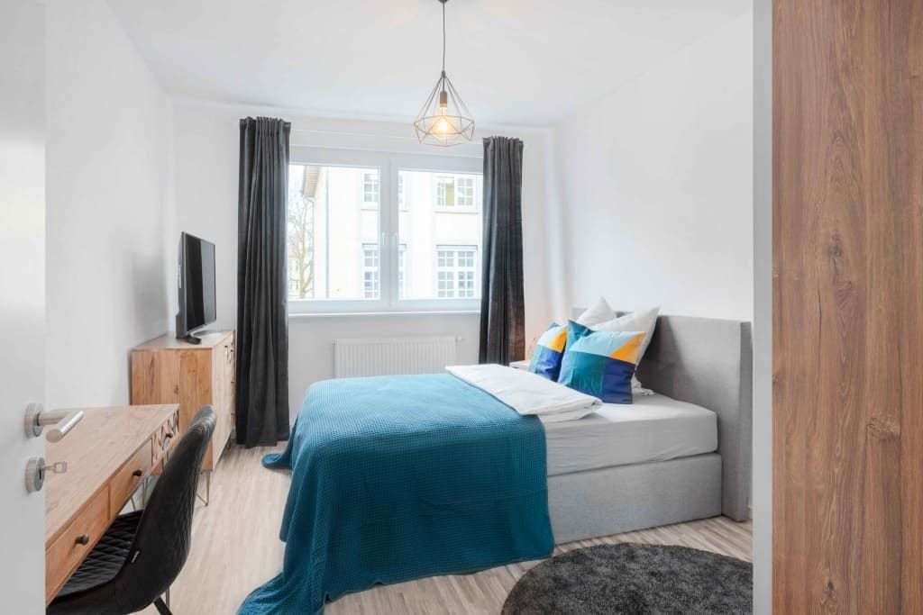 Wohnung zur Miete Wohnen auf Zeit 700 € 5 Zimmer 13 m²<br/>Wohnfläche 04.04.2025<br/>Verfügbarkeit Weimarstraße Feuersee Stuttgart 70176