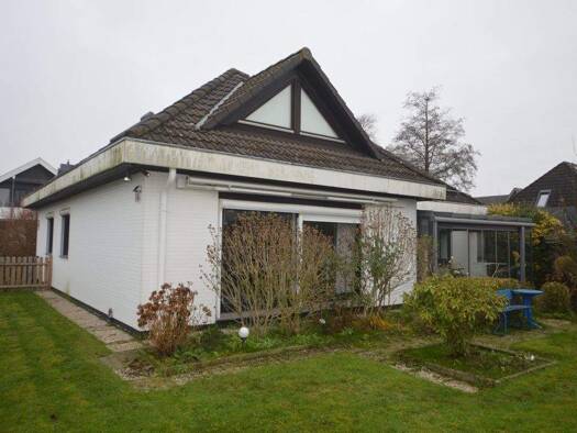 Einfamilienhaus zur Miete 1.400 € 6 Zimmer 175 m² 765 m² Grundstück frei ab 01.01.2026 Grünendeich 21720