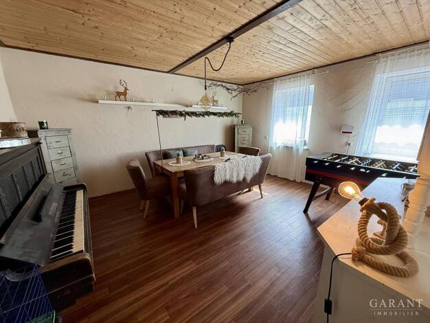 Doppelhaushälfte zum Kauf 265.000 € 6 Zimmer 184 m² 333 m² Grundstück Uffenheim Uffenheim 97215