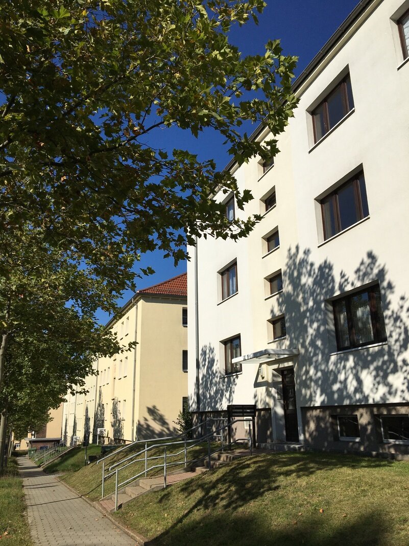 Wohnung zur Miete 363 € 3 Zimmer 61 m²<br/>Wohnfläche 2.<br/>Geschoss 01.05.2025<br/>Verfügbarkeit Straße des Bergmanns 77 Gerhart-Hauptmann-Straße / Dehmelstraße Gera 07546