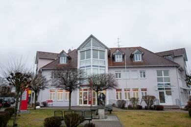 Wohn- und Geschäftshaus zum Kauf provisionsfrei als Kapitalanlage geeignet 241 m² Bahnhofstr. 24a Muhr Muhr am See 91735