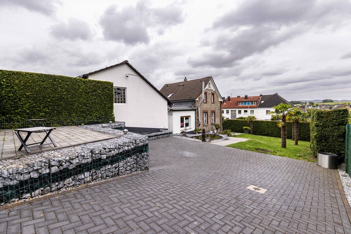 Einfamilienhaus zum Kauf 609.000 € 4 Zimmer 160 m²<br/>Wohnfläche 831 m²<br/>Grundstück Neviges-Pöthen Velbert / Neviges 42553