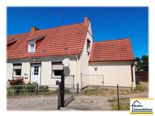 Doppelhaushälfte zum Kauf 45.000 € 4 Zimmer 80 m² 804 m² Grundstück frei ab sofort Strasburg Strasburg (Uckermark) 17335