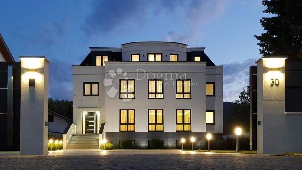 Haus zum Kauf 10 Zimmer 771 m² Medvescak - Salata