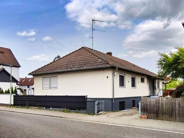 Bungalow zum Kauf provisionsfrei 575.000 € 6 Zimmer 147 m² 453 m² Grundstück Friedberg 61169