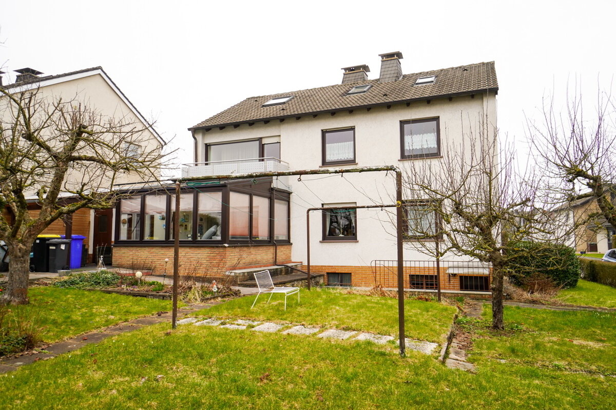 Mehrfamilienhaus zum Kauf 229.000 € 8 Zimmer 143 m²<br/>Wohnfläche 637 m²<br/>Grundstück ab sofort<br/>Verfügbarkeit Bad Driburg Bad Driburg 33014