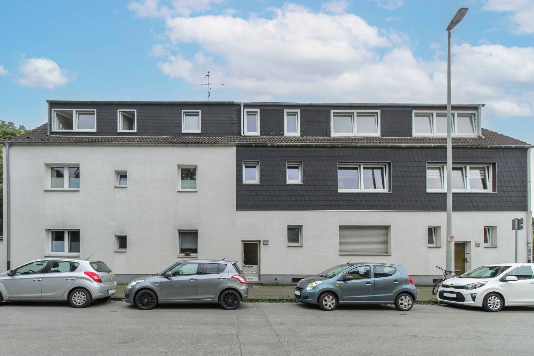 Mehrfamilienhaus zum Kauf als Kapitalanlage geeignet 785.000 € 17 Zimmer 528 m²<br/>Wohnfläche 633 m²<br/>Grundstück Wanheimerort Duisburg 47055