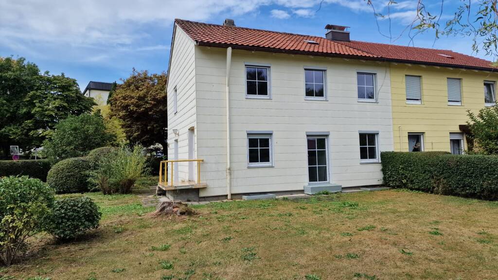 Doppelhaushälfte zum Kauf 140.000 € 97 m² 667 m² Grundstück frei ab sofort Traunreut 83301