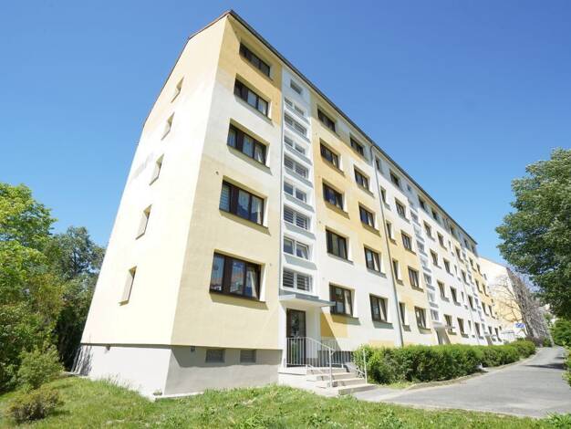 Wohnung zur Miete 317 € 3 Zimmer 57,7 m² 4. Geschoss Gartenstraße 6 Stadtmitte Plauen 08523