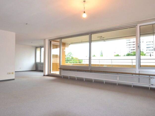 Wohnung zum Kauf provisionsfrei 239.000 € 4,5 Zimmer 134 m² 2. Geschoss frei ab sofort Eltingen Leonberg 71229