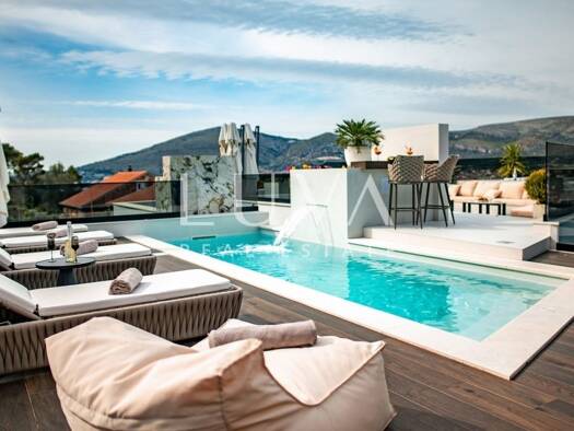 Haus zum Kauf 2.500.000 € 4 Zimmer 310 m² Trogir 0