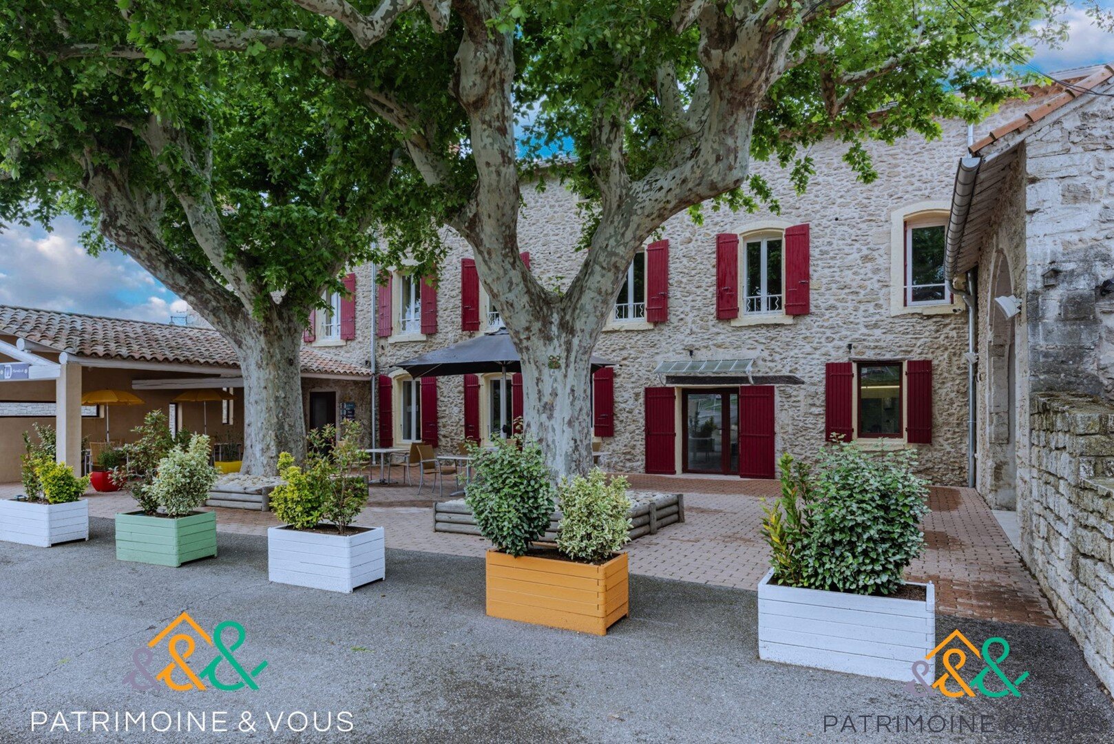 Einfamilienhaus zum Kauf 1.785.000 € 28 Zimmer 1.175 m²<br/>Wohnfläche Avignon 84000