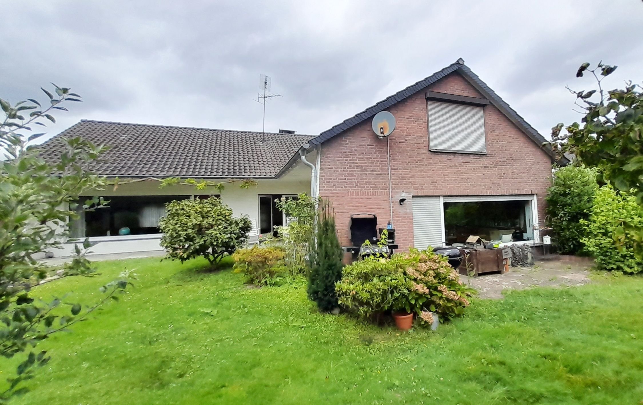 Mehrfamilienhaus zum Kauf 557.000 € 7 Zimmer 202 m²<br/>Wohnfläche 743 m²<br/>Grundstück Kliedbruch Krefeld 47803