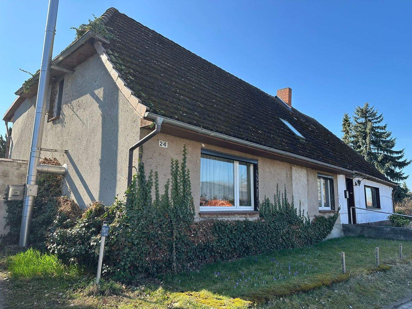 Immobilie in Brunn - Doppelhaushälfte im Dorf mit viel Land und Nebengelass - Bild 0