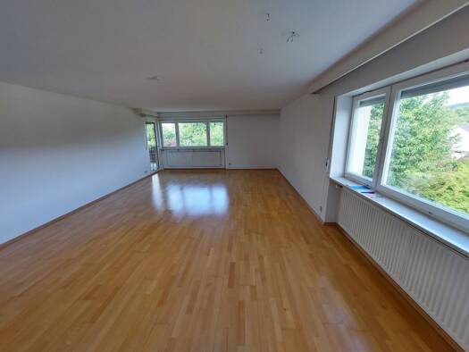 Mehrfamilienhaus zur Miete 1.450 € 5,5 Zimmer 125 m² 1.113 m² Grundstück frei ab 15.09.2026 Güchtweg 4 Jestetten Jestetten 79798