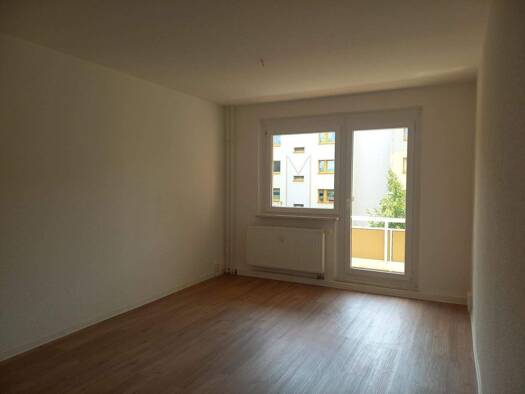 Wohnung zur Miete 196 € 2 Zimmer 48,9 m² frei ab sofort Albert-Schweitzer-Straße 17 Döbeln Döbeln 04720