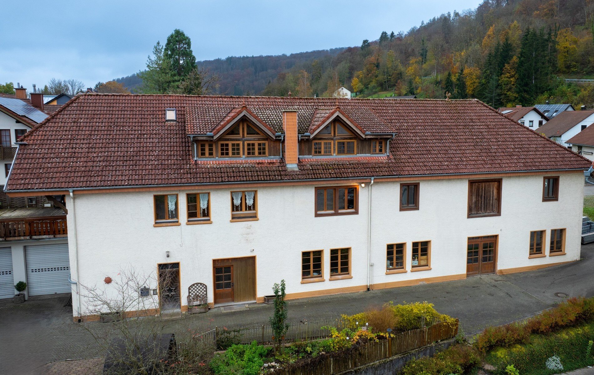 Haus zum Kauf 565.000 € 8 Zimmer 233 m²<br/>Wohnfläche 1.538 m²<br/>Grundstück Stühlingen Stühlingen 79780