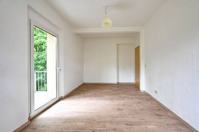 Wohnung zur Miete 280 € 2 Zimmer 70,4 m² EG Trillerstraße 16 Gebiet Talstraße / Trillerberg Zwickau 08066