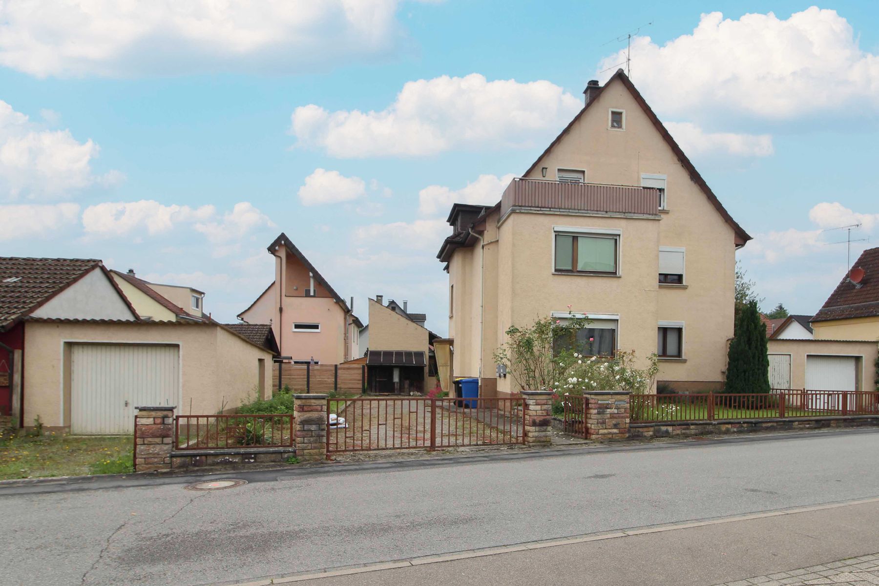 Mehrfamilienhaus zum Kauf 298.000 € 8 Zimmer 197 m²<br/>Wohnfläche 602 m²<br/>Grundstück Haßmersheim Haßmersheim 74855