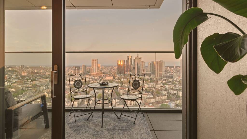 Wohnung zum Kauf 1.130.000 € 2 Zimmer 78,3 m² 31. Geschoss Westend-Süd Frankfurt am Main 60325