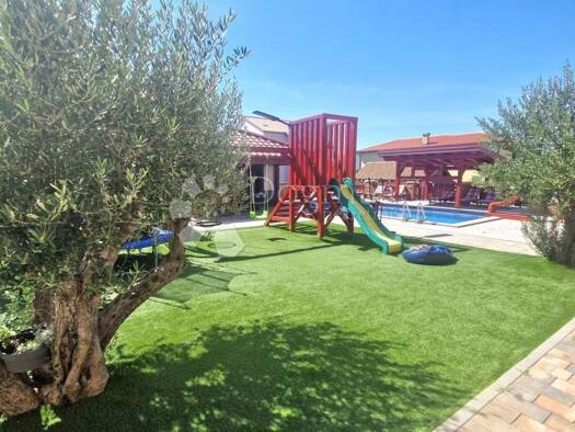 Haus zum Kauf 15 Zimmer 350 m² Banjol, Rab Rab