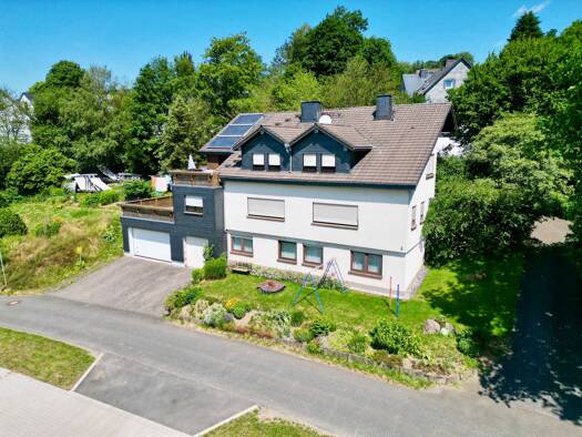 Einfamilienhaus zum Kauf 298.000 € 10 Zimmer 245 m² 1.241 m² Grundstück Am Sportplatz Birkelbach Erndtebrück 57339