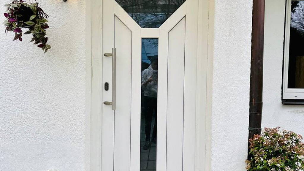 Stadthaus zur Miete 2.800 € 5 Zimmer 110 m² 102 m² Grundstück frei ab 01.06.2026 Leopoldstraße 217 Milbertshofen-Am Hart München 80807