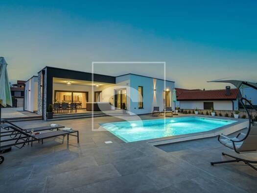 Einfamilienhaus zum Kauf 650.000 € 3 Zimmer 987 m² Grundstück Žminj 52341