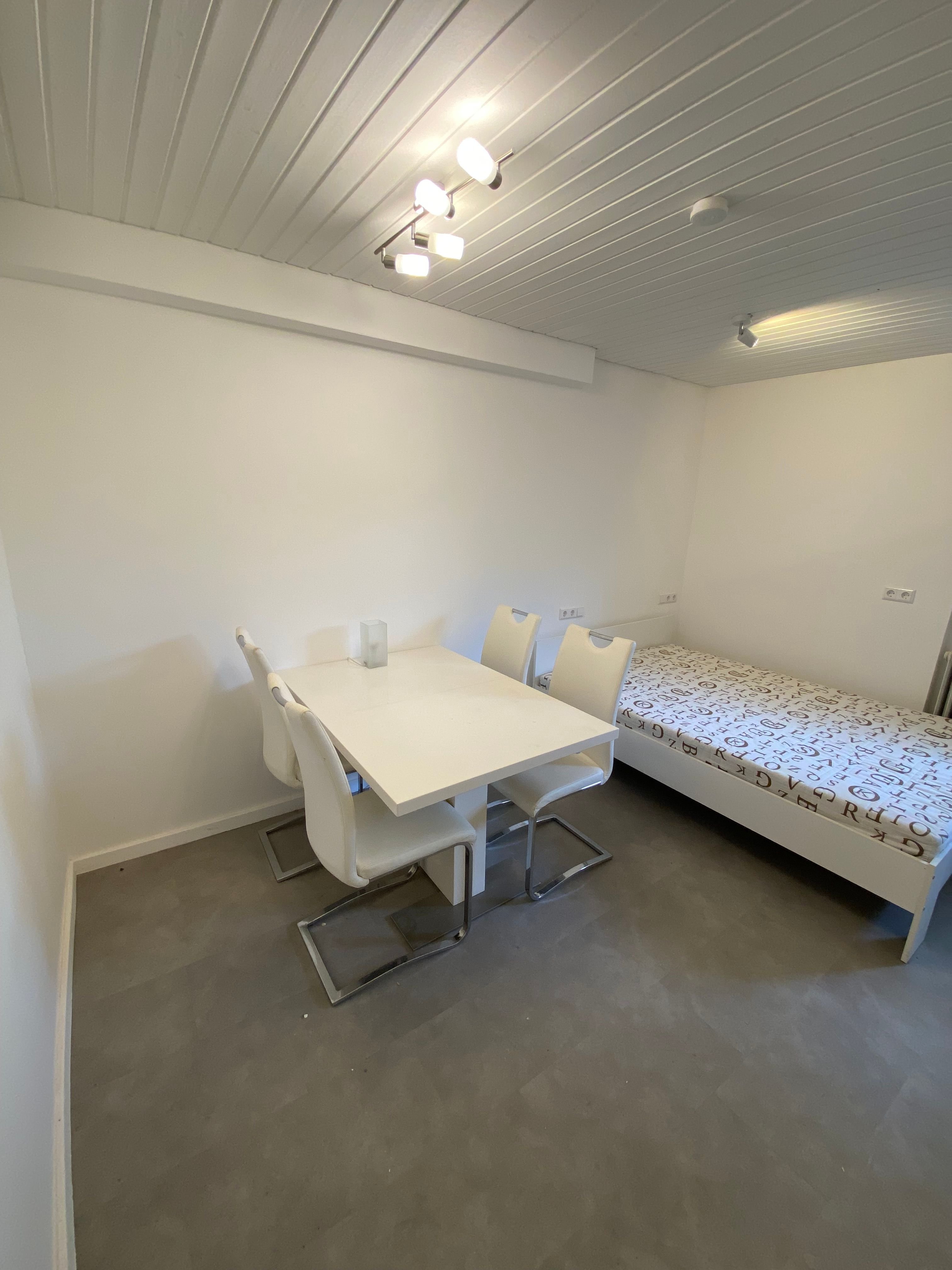 Apartment zur Miete 400 € 1 Zimmer 22 m²<br/>Wohnfläche UG<br/>Geschoss ab sofort<br/>Verfügbarkeit Plochingen 73207